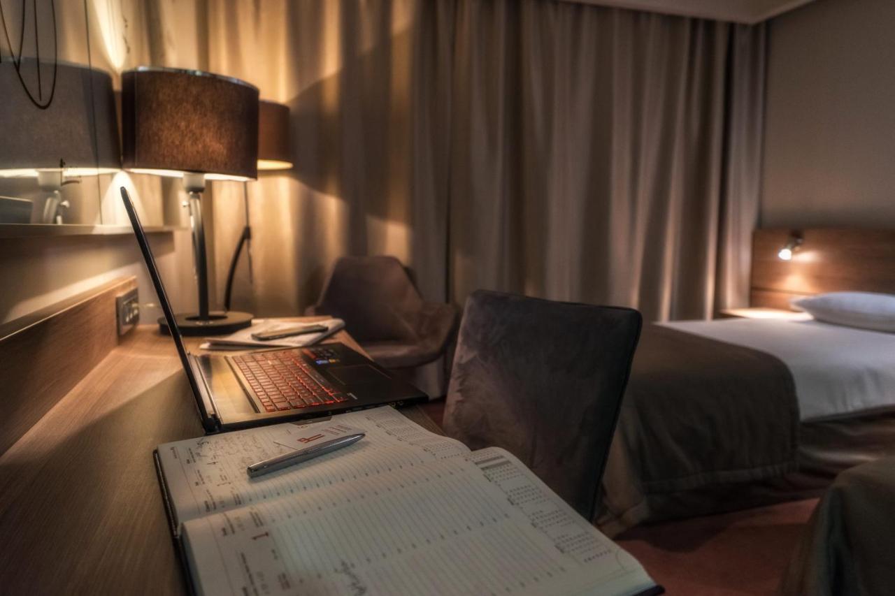 Hotel Hp Park Ольштын Экстерьер фото